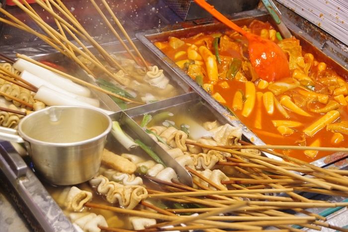 “김밥·떡볶이 아무리 팔아도 남는게 없어”...계속 사라지는 중인 초등학교 앞 동네 분식집