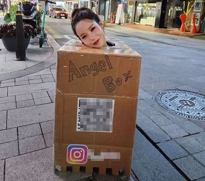 “가슴 만져주세요”...압구정 박스녀가 ‘비키니 라이딩녀’와 달리 감옥 갈 수도 있는 이유