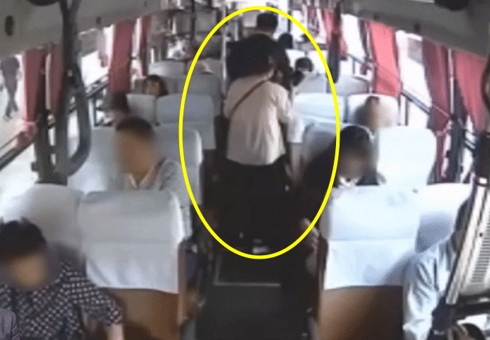 “입원 안 할 테니 300만원 내놔”...버스서 넘어진 후 기사한테 거액의 합의금 요구한 할머니 (영상)