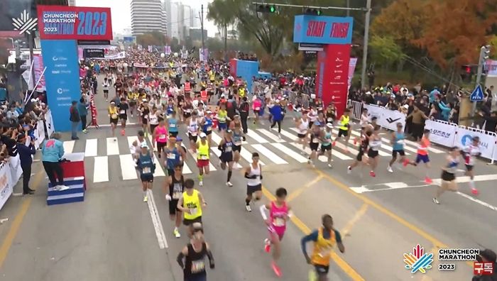 피지컬 좋은 청년들과 20km 하프마라톤 ‘완주’한 96살 할아버지 (사진)