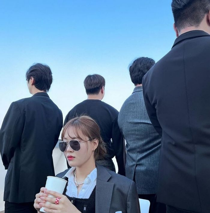 “I AM 엄청조”...‘경호원 대동샷’ 패러디 사진 올렸다가 비판 쏟아진 코미디언