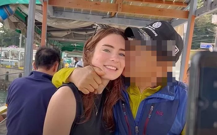 관광 온 백인 미녀 유튜버 보고 술 취해 ‘기습 뽀뽀’한 한국 할아버지 (영상)