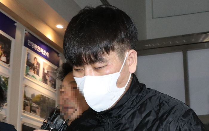 공중전화부스 나온 김길수 덮친 ‘검은 차’...영화같았던 형사들의 ‘검거 장면’ (영상)