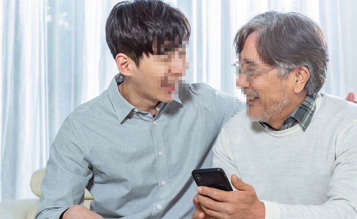“부모님 스마트폰 잠금 패턴 ‘ㄱ·ㄴ·L·N·Z’ 라면 당장 바꿔드려야 합니다”