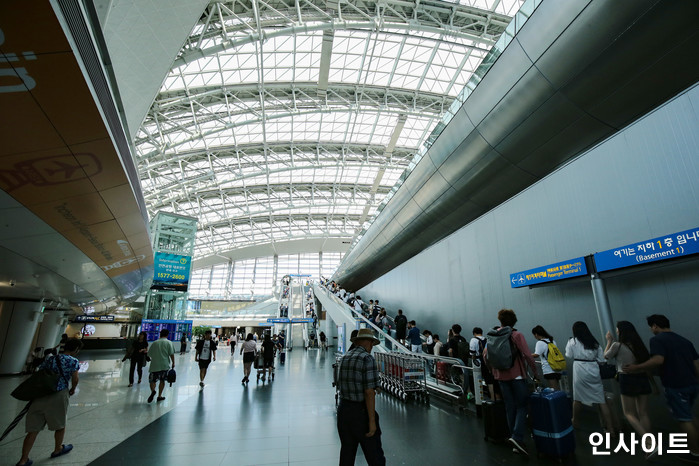 인천공항 직원이 ‘심폐소생술’로 살린 일본인 할아버지, 홋카이도 유명 정치인이었다