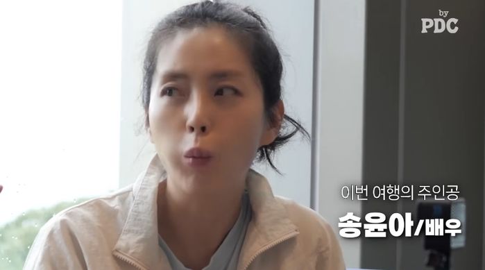 제주도 내려가 오랜만에 얼굴 공개한 송윤아, 확 달라진 근황 공개 (+영상)