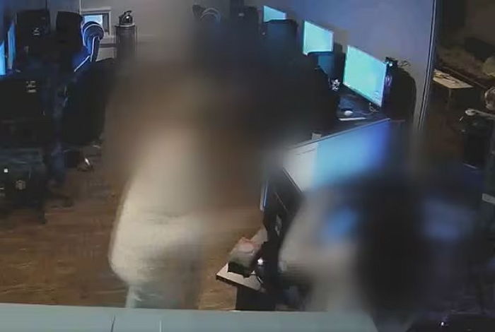 대전 PC방서 여직원 무차별 폭행한 남성...도망가니 잡아와 또 때렸다