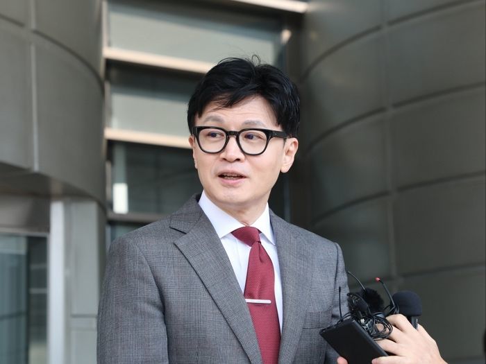 연말 적십자 봉사활동에 등장한 미모의 여성...알고보니 한동훈 아내였다