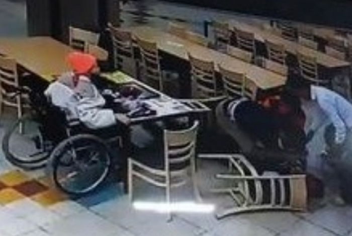 “휴게소서 심장마비로 쓰러진 아들 대신 치매 어머니 음식 사주고 돌봐준 분들을 찾습니다”