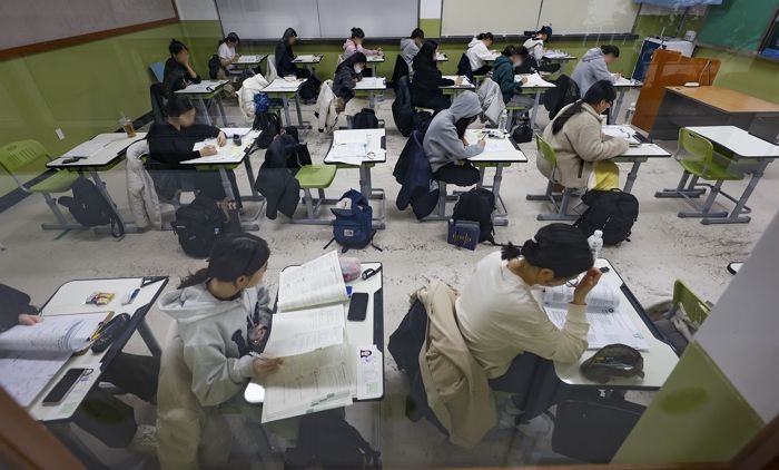 1년간 쉼없이 달려온 수험생들 마음 따뜻하게 해준 2024학년도 수능 ‘필적 확인’ 문구