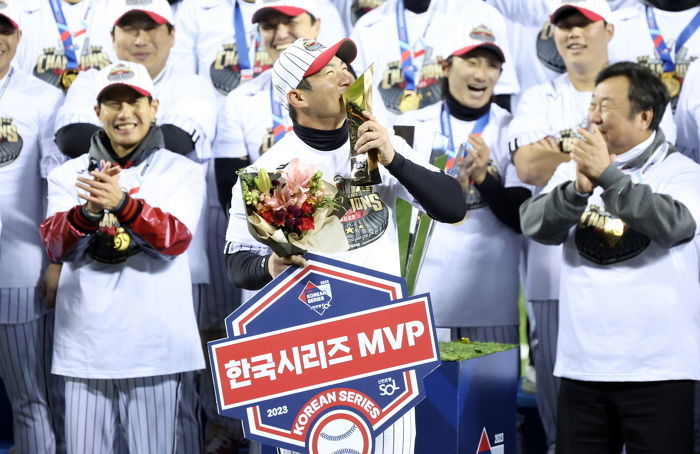 MVP 오지환이 받는 ‘회장님 롤렉스’ 가치 1억 넘어...세금 얼마 내나