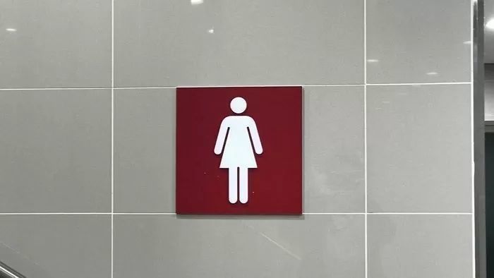 여자화장실서 불법 촬영하던 남성...女 간호사들이 안에 가둬버렸다