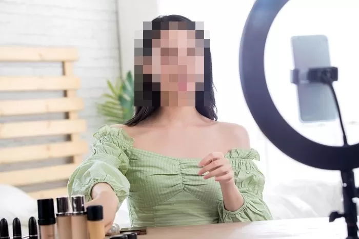 “공익에 빡센 게 어딨어 X발”...사회복무요원 비하 논란 터진 아프리카TV 여캠