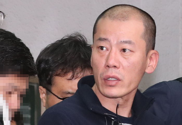사형 선고에 소리 지르며 난동 부린 ‘진주 방화살인범’ 안인득, 무기징역 감형되자 입 꾹 닫았다