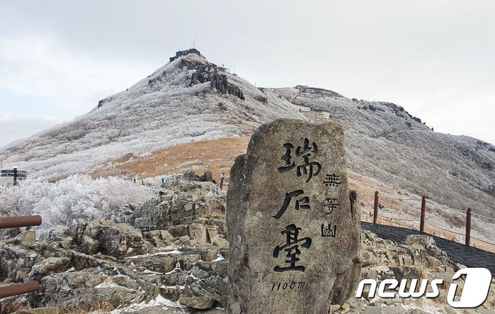광주 무등산서 성인 추정 ‘두개골·턱뼈’ 발견...실종자 명단과 대조 중