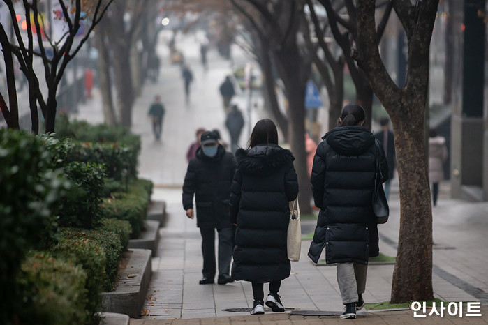 “급하게 패딩 껴입고 나왔는데 찍찍이에 ‘팬티’가 붙어 있었습니다”