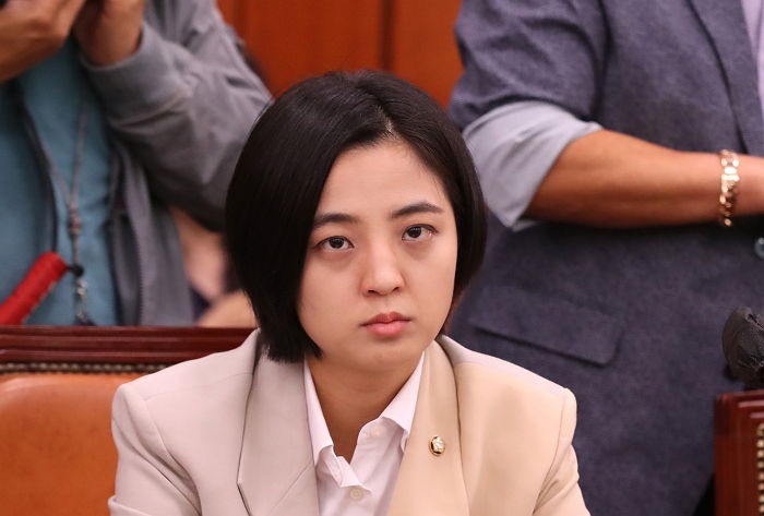 ‘페미니스트’ 류호정도 인정...“집게손가락은 ‘남자 성희롱’ 의미 있다”