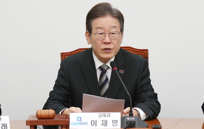 ‘이재명 최측근’ 김용, 불법선거자금·뇌물 일부 유죄...징역 5년