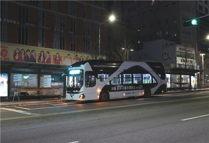 세계 첫 심야자율주행버스 ‘무료’로 태워준다고 하자 서울 시민들의 반응