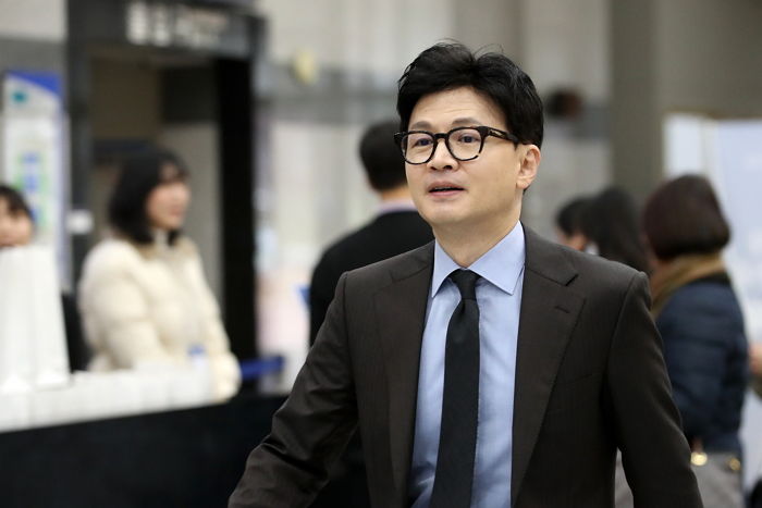 이른 한파 몰아쳐 영하 10도까지 떨어지자...한동훈, 미화원들에 ‘방한 점퍼’ 지급