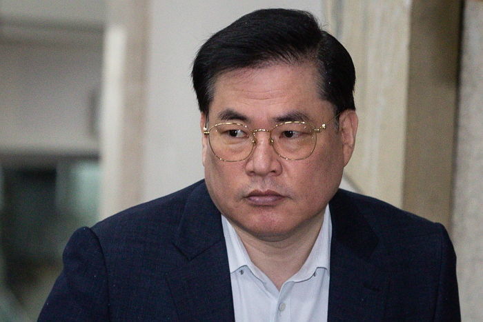 ‘대장동 의혹 핵심 증인’ 유동규 탄 승용차, 8.5톤 대형트럭이 뒤에서 들이받아