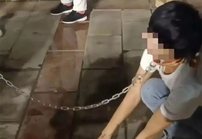 내기 진 사람이 목줄 걸고 개처럼 기어다니는 장난치다가 감옥 간 학생들