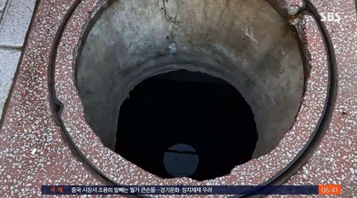부산서 인도 위 ‘맨홀’ 밟았다가 그대로 빨려 들어간 20대 행인 (영상)