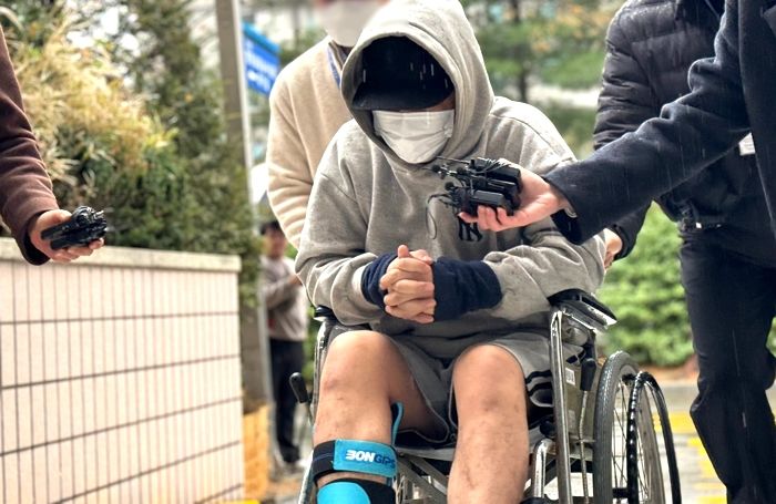 모르는 여성 집 숨었다가 성폭행 시도한 30대 남성이 ‘휠체어’ 타고 등장해 기자들에게 한 말
