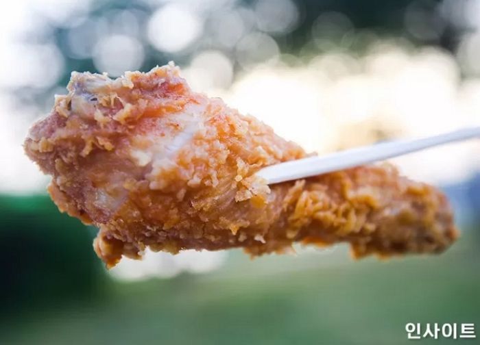 고층 아파트서 초등학생이 ‘치킨’ 투척해 행인 다치게한 황당한 사연