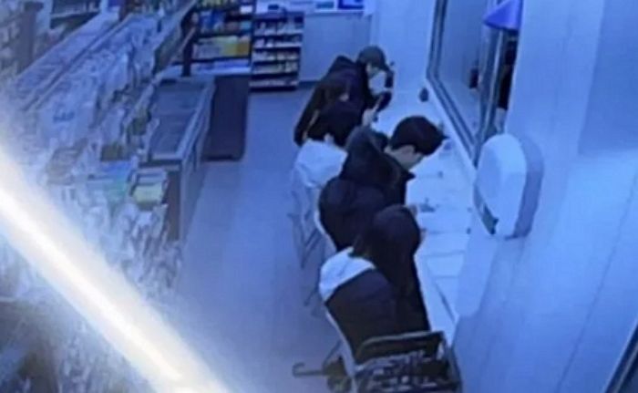 카공족에 이어 편의점 자리 차지하고 공부하는 ‘편공족’ 등장했다