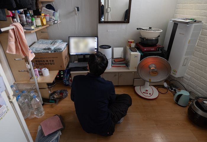 체감온도 ‘영하 20도’까지 떨어진 날, 온풍기에 의지해 버티는 ‘쪽방촌’ 어르신들