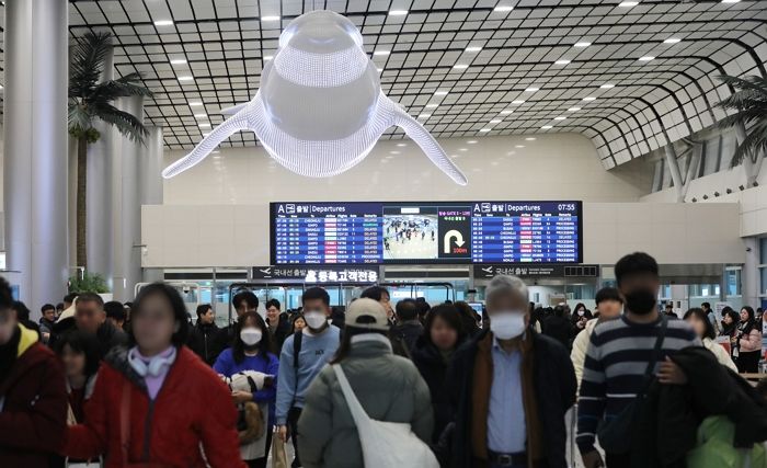 눈보라에 항공기 무더기 결항...“제주도에 7500명 발 묶였다”