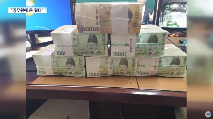 공무원에게 억대 ‘뇌물’ 주고 공사 따냈다고 폭로한 업자...‘돈다발 사진’도 공개했다
