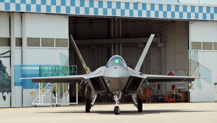 한국형 전투기 KF-21 사업 조사하던 연구원, 과로로 쓰러져 ‘뇌사’ 상태 빠졌다