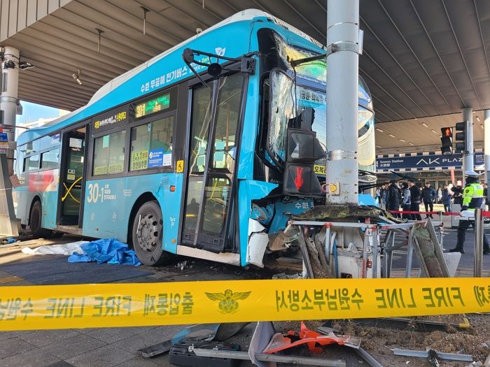 “추우니 솜바지 챙겨 입어야지”...환승센터 사고로 숨진 아내가 남편과 나눈 마지막 대화