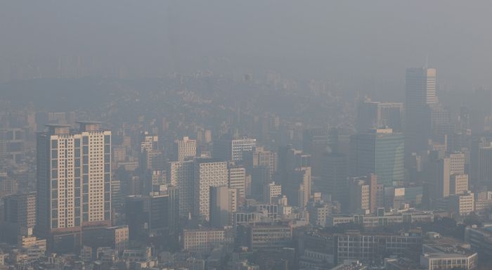 오늘(28일) 최고기온 13도...겨울 한파 물러나자 ‘중국발 미세먼지+안개’ 몰려왔다