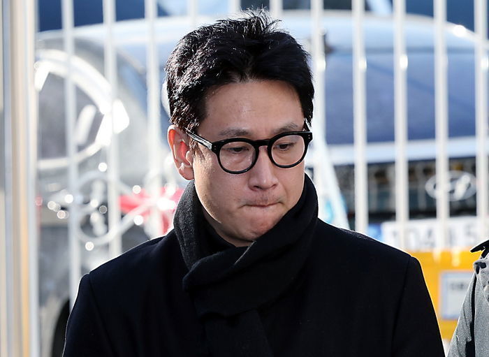 故 이선균 협박해 5천만원 뜯어낸 20대 여성...구속심사 안 받고 도주하다 체포