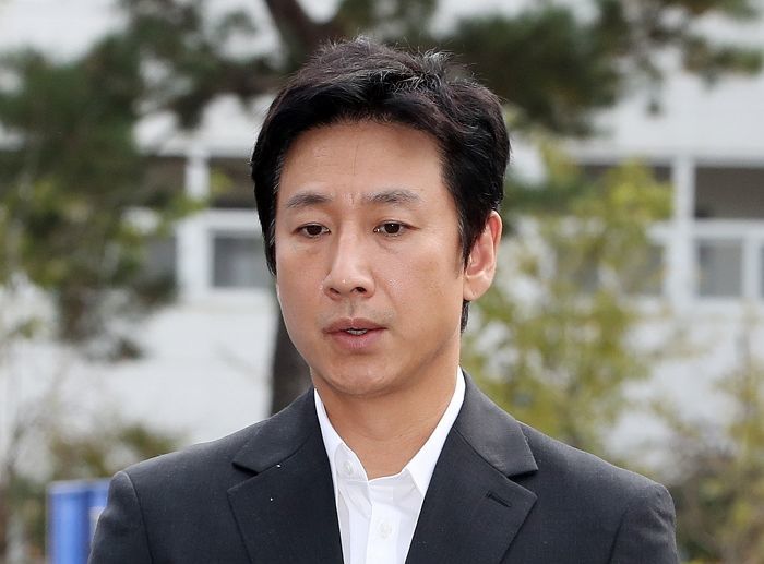 인스타에 ‘하얀 국화꽃’ 한 송이...지드래곤, 故 이선균 추모