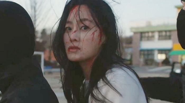 피 흘린 채 납치된 한국인 여성...이스라엘 대사관 ‘서울 공습’ 영상 논란 일자 삭제