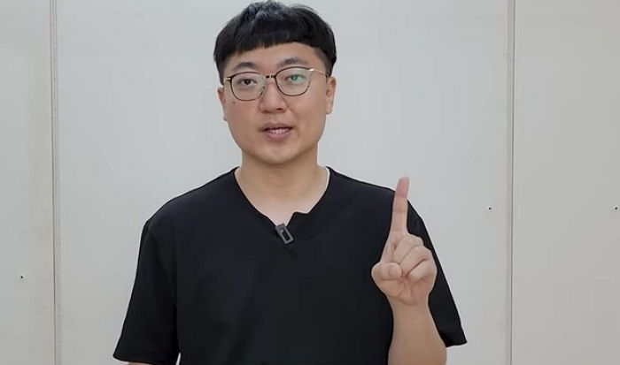 200명 제치고 ‘6급 초고속 승진’한 충주시 홍보맨...“성과 인정 받은 것 vs 좀 아니지 않냐”