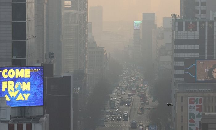 “겨울 끝난건가요?”...올해 마지막 불금인 오늘(29일), ‘추위 대신 미세먼지’ 잔뜩