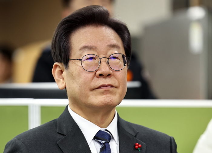 이재명, 한동훈에 ‘차기 대통령 적합도’ 오차범위 밖 승리...35.6% vs 27.2%