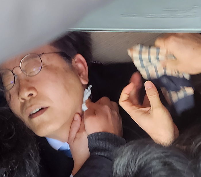 이재명 흉기 피습 이어 살인예고까지...경찰, 최대 180명 규모 전담보호팀 가동