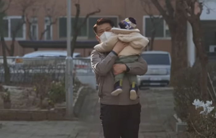 “옆집 애가 밤만 되면 울어요”...원룸서 벌어진 아동학대 신고에 출동했다가 보호자 된 경찰 아저씨