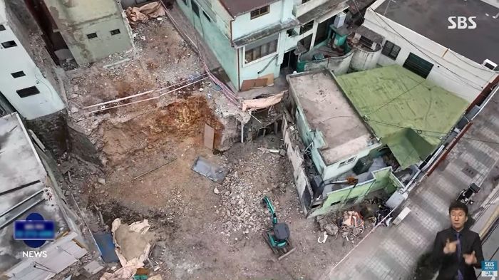 물 새서 신고했더니 “누수없다”던 구청...건물주가 집 통째로 뜯어내 물 새는 배관 찾았다