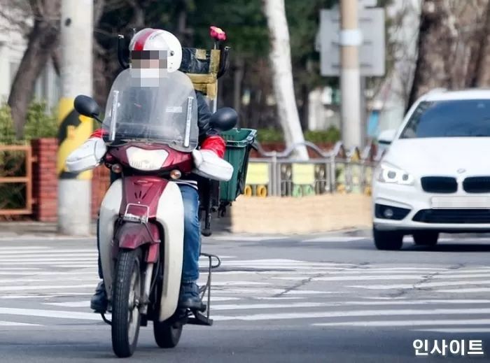 “미성년자 손님에게 감금·폭행 당해”...여성 배달 라이더가 전한 충격 사연