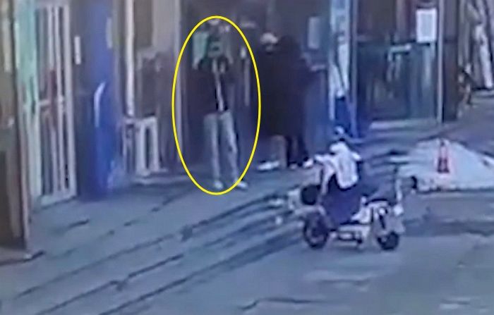 기숙사 앞에 서있던 대학생, 건물에 생긴 ‘거대 고드름’에 맞아 숨져