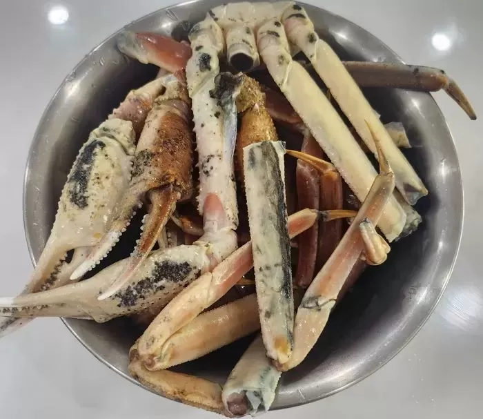 노량진 수산시장에서 10대 학생이 산 대게 / 온라인 커뮤니티