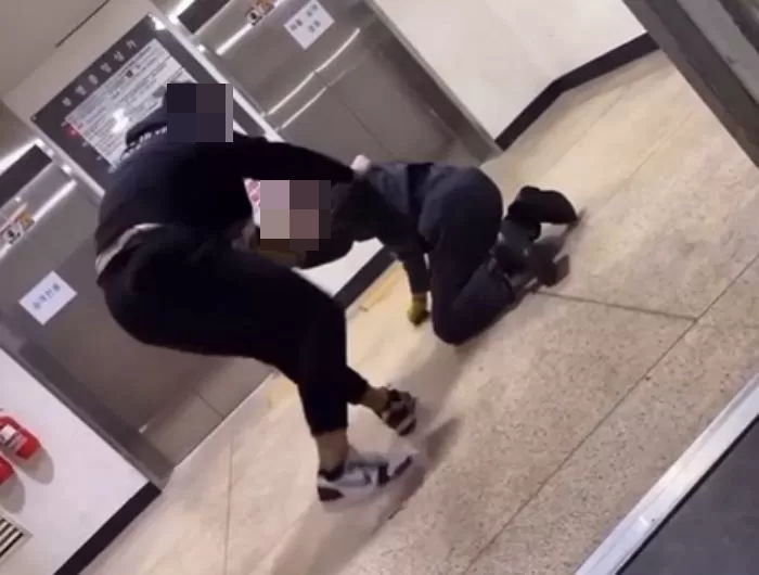 할아버지 얼굴에 ‘사커킥’ 날린 학생...“피해자, 수사 원하지 않고 있어”