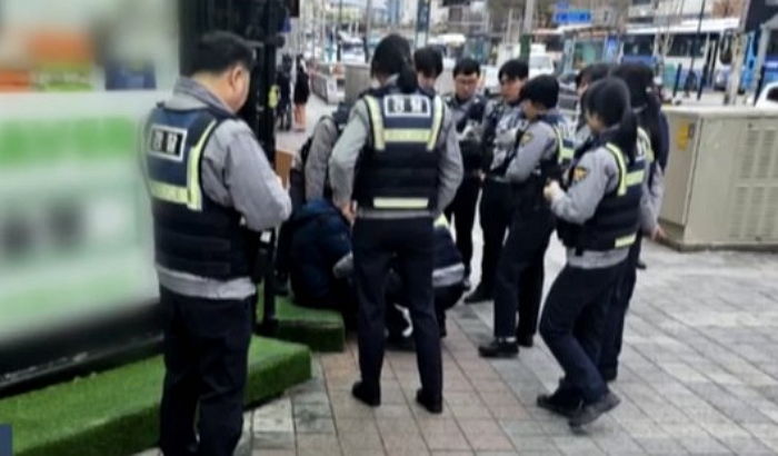 고기 썰려고 마트서 칼 사고 집 가다 ‘흉기난동범’으로 몰린 부산 남성